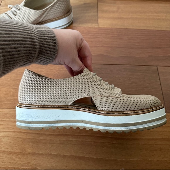 Summit Size 9 White and Tan Cut-Out Platform Sandals/Sneakers - Picture 2 of 4